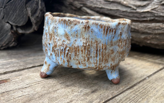 Light blue textured pot